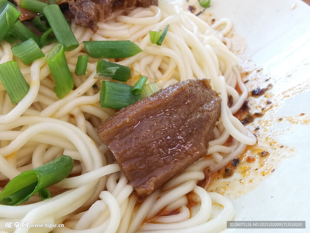 牛肉葱花拌面