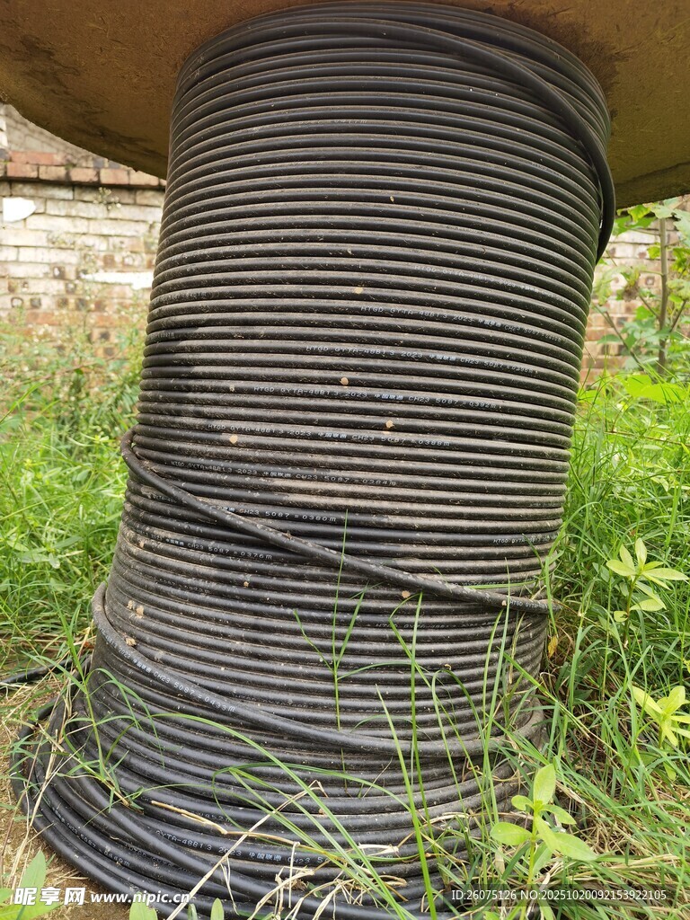 户外黑色线缆卷