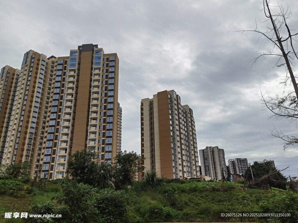 高楼林立的城市住宅区
