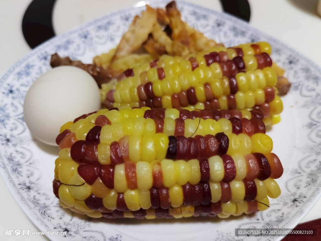多彩玉米与配菜拼盘