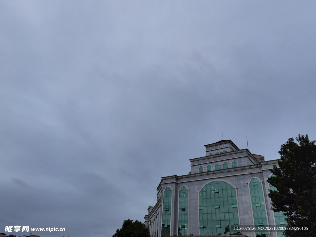 阴天中的古典建筑