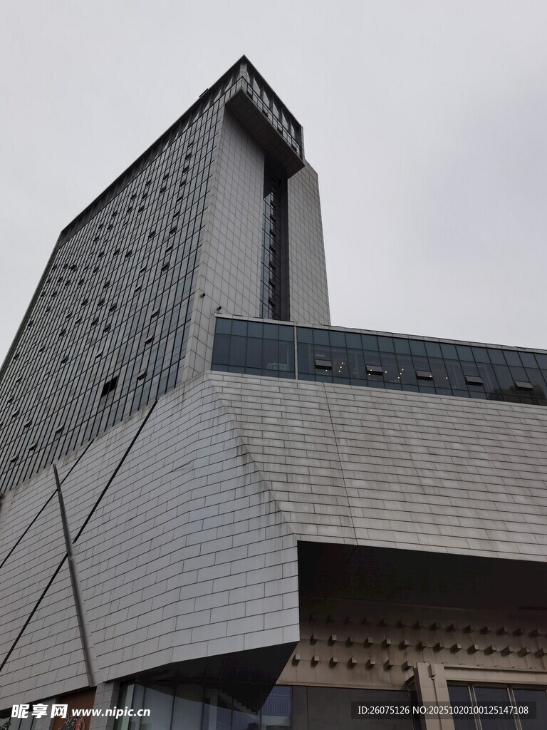 现代风格独特建筑外观