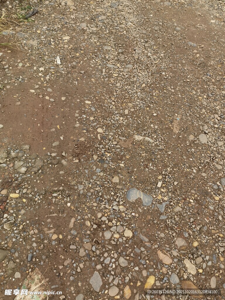 粗糙碎石地面特写