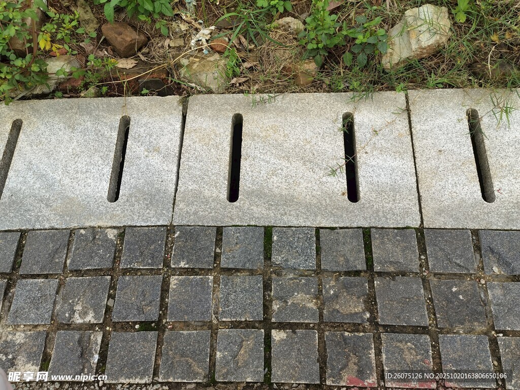 路面排水篦子特写
