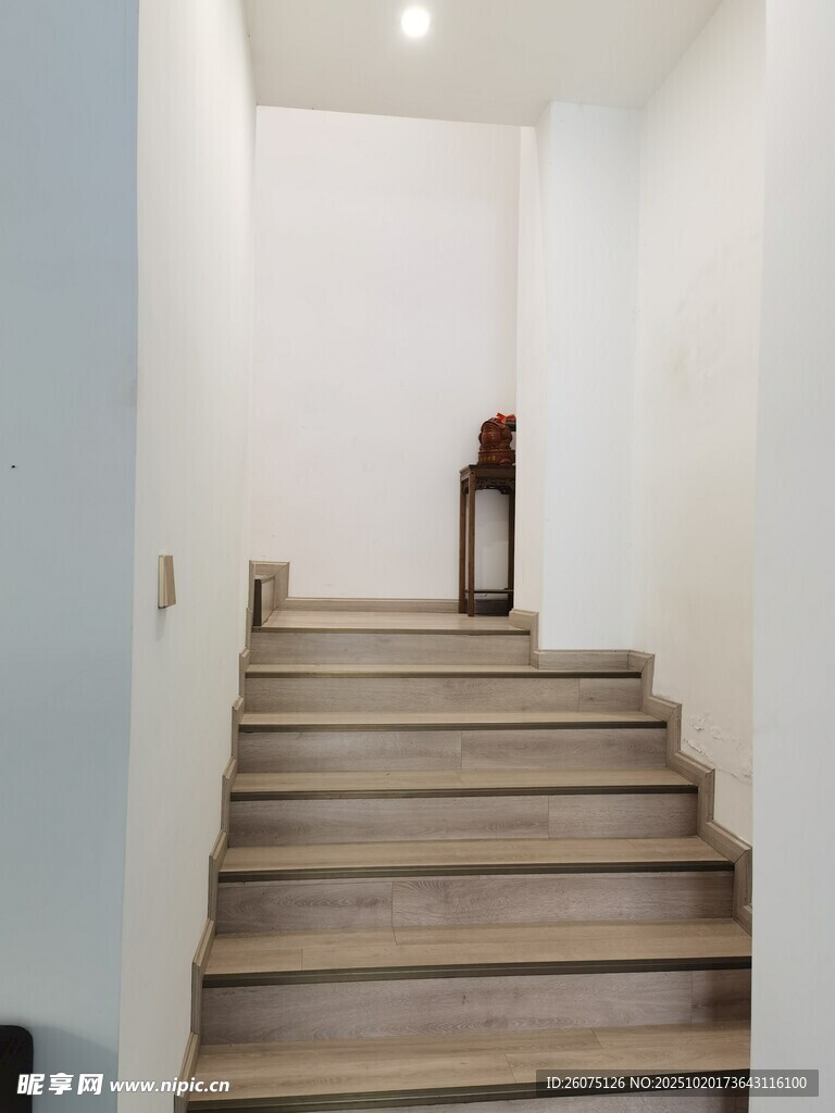 简约室内木质楼梯空间