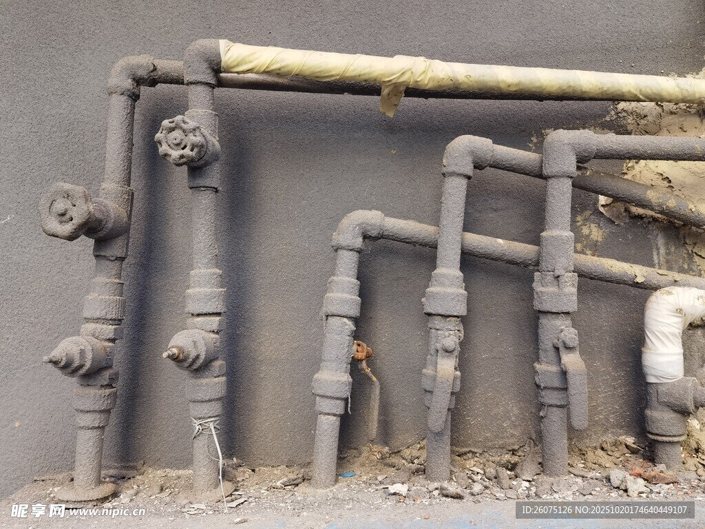 老旧工业管道设施