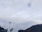 山间天空与电线景象