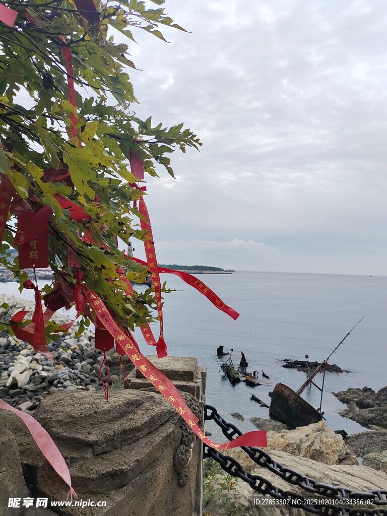 海边祈福处的美好景致