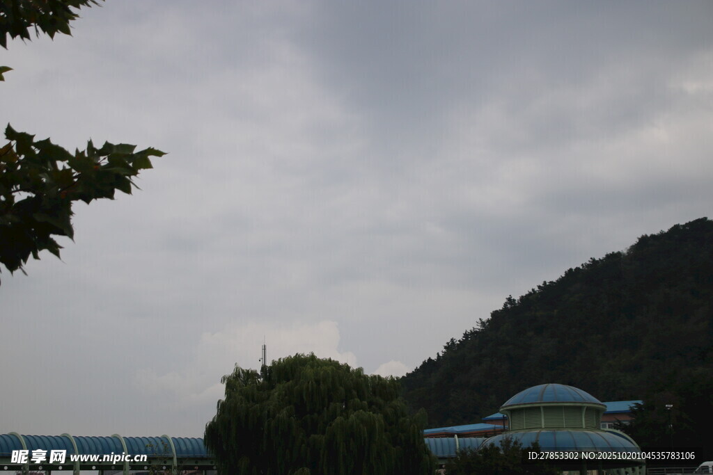 阴天时的户外景观建筑
