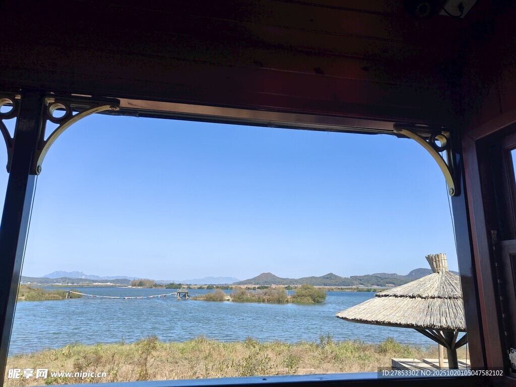 窗外湖景风光