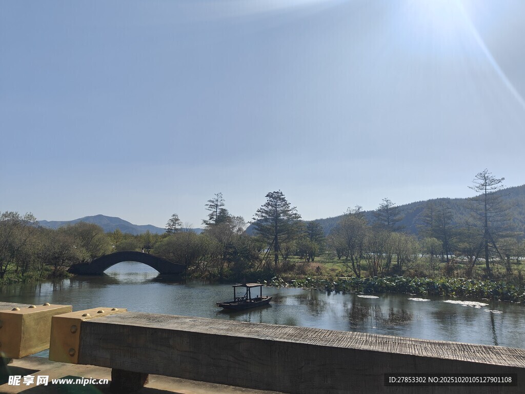 湖畔风光美景如画