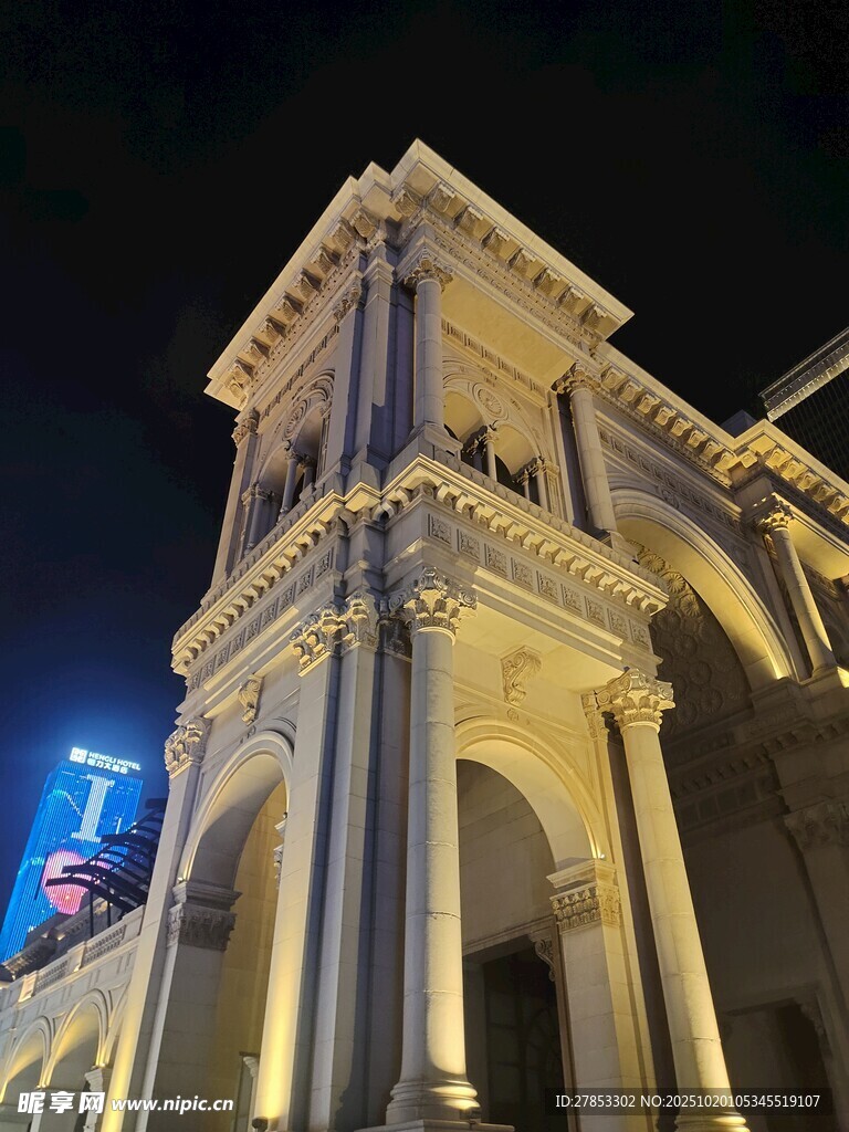 夜晚中的古典建筑