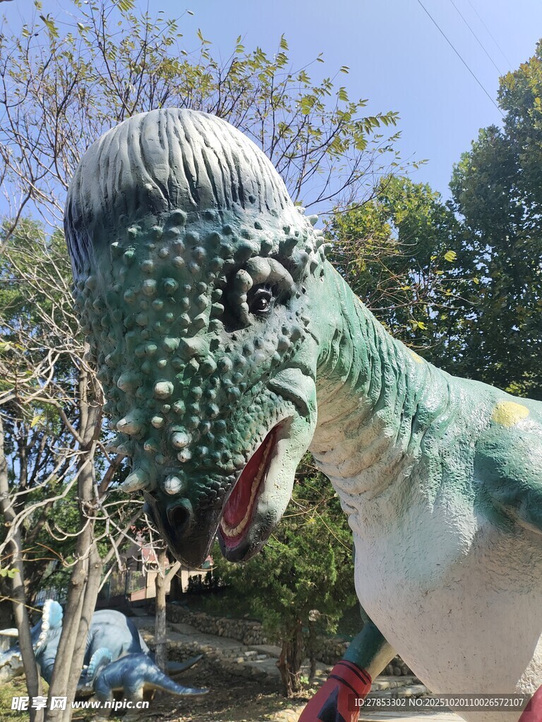 户外恐龙模型展示