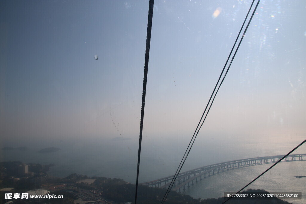 高空缆车视角下的壮阔景观