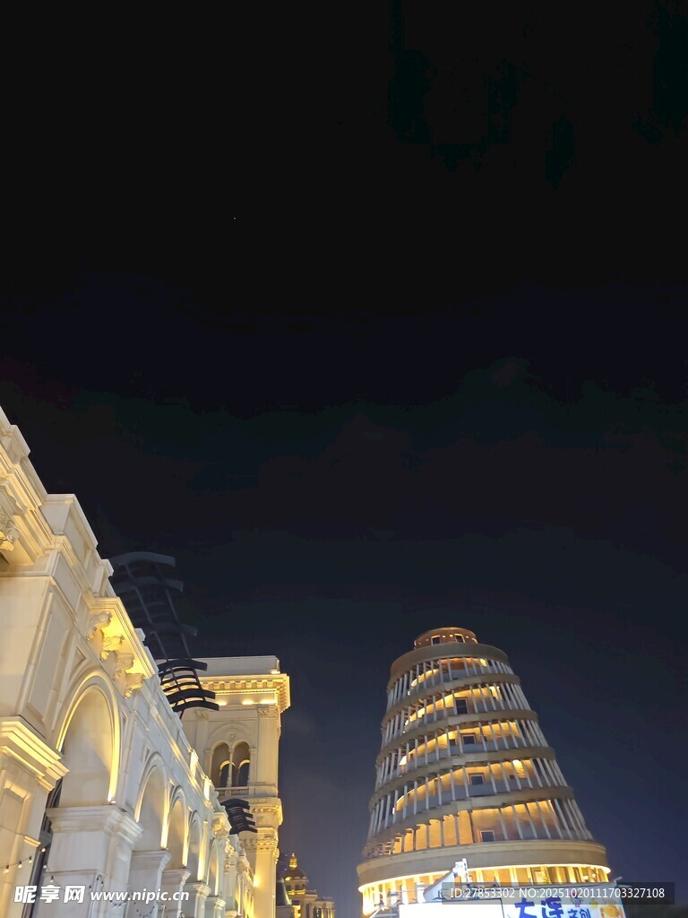 夜晚城市中的璀璨建筑
