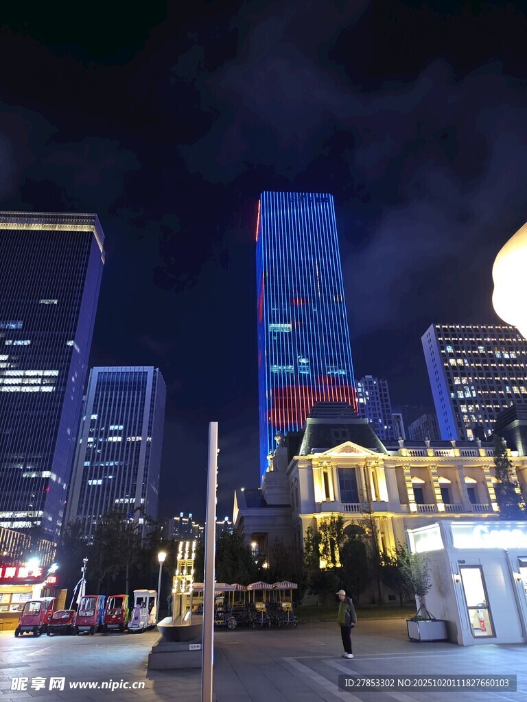 城市夜景中的摩天大楼