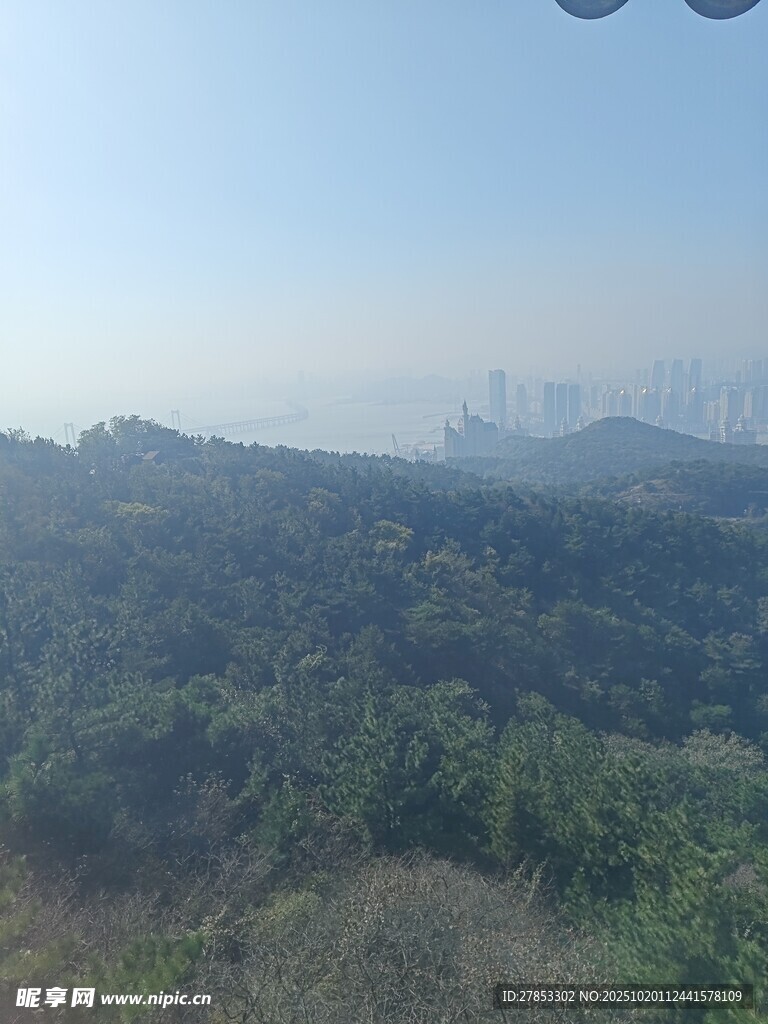 山林远眺城市景观