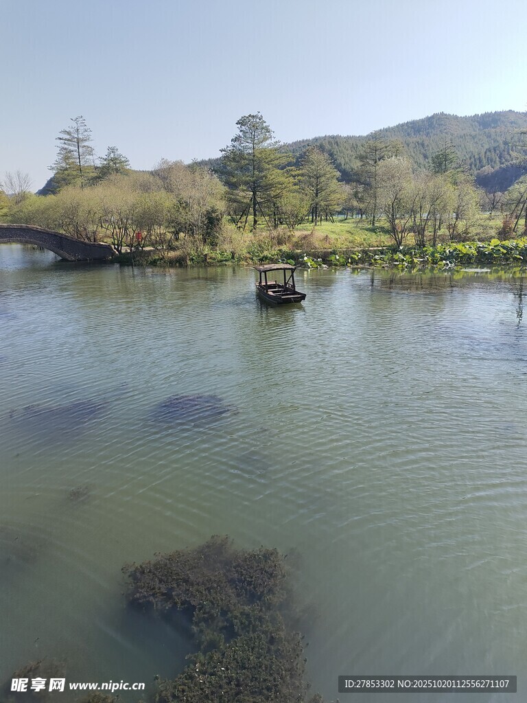 宁静河畔自然风光美景