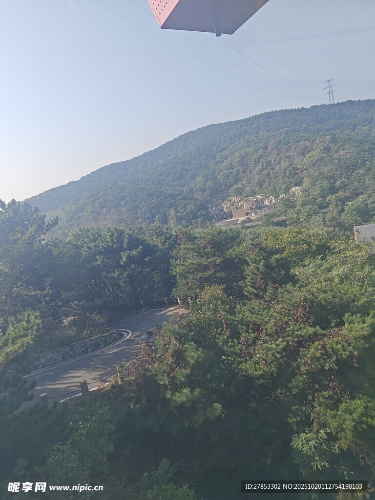 空中俯瞰山林景色