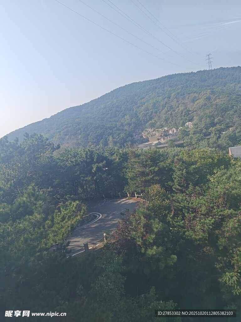 山林间的静谧景致