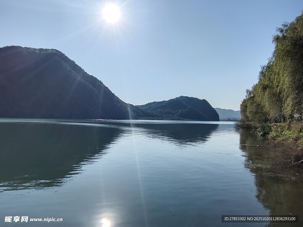 宁静湖景