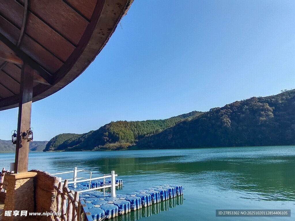 湖畔美景