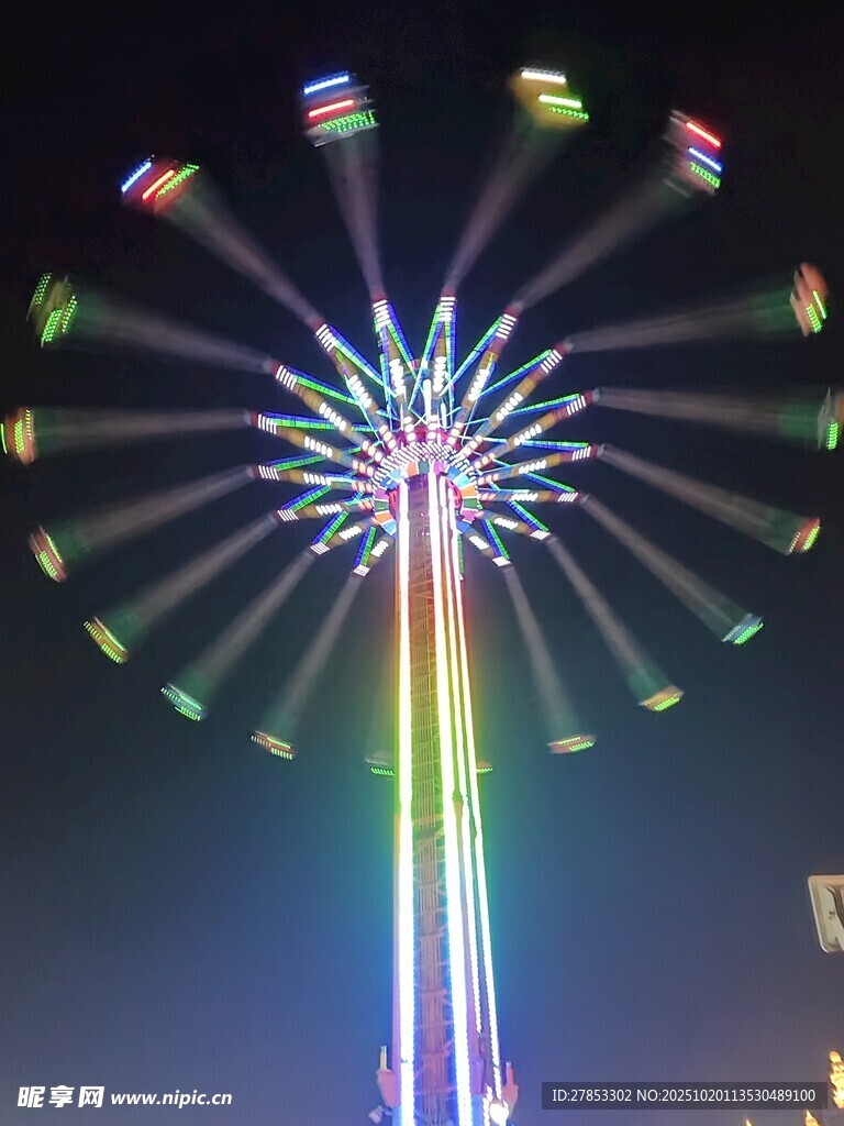 璀璨摩天轮点亮夜空