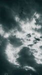 乌云密布的阴沉天空