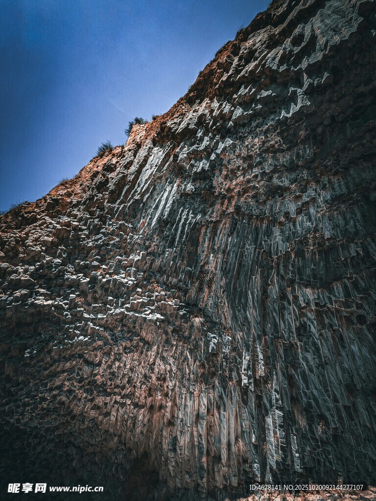 壮观的岩石峭壁景观