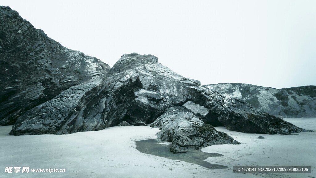 海边嶙峋怪石景观