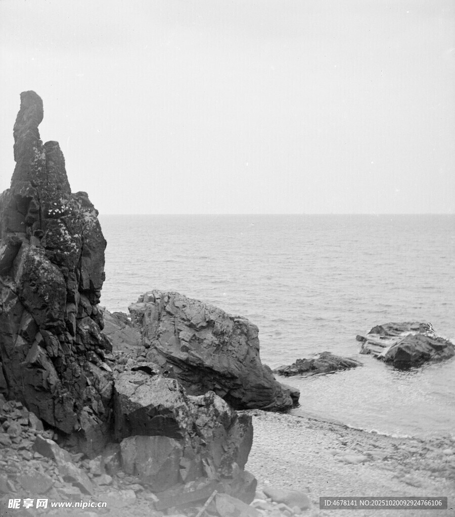 海边嶙峋礁石景观
