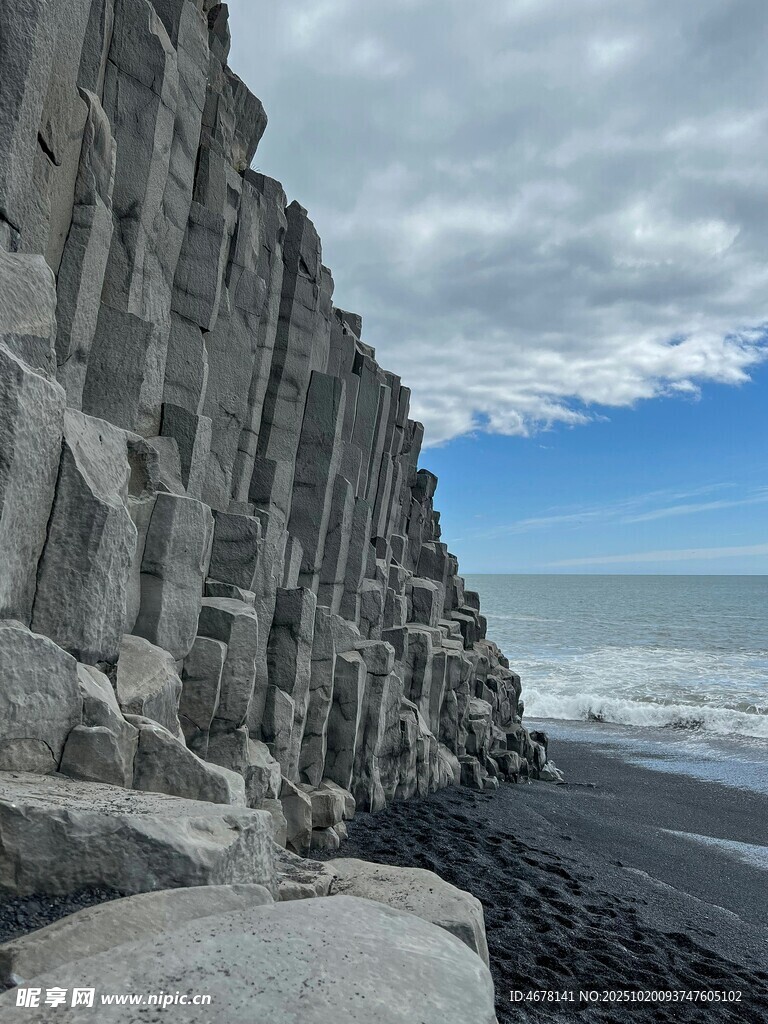 冰岛玄武岩柱海岸景观