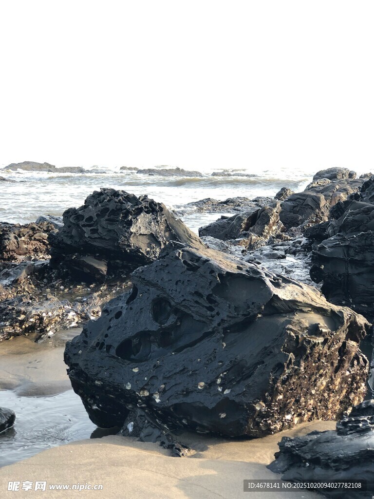 海边礁石景观