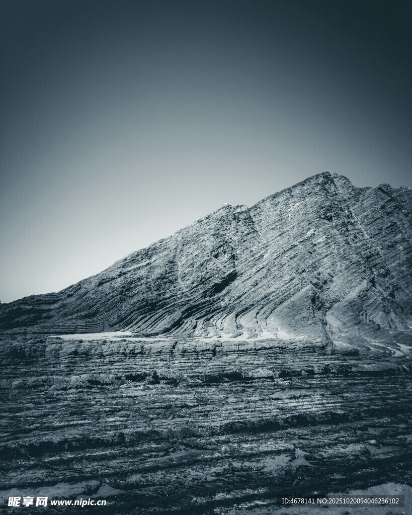 荒凉山脉景观