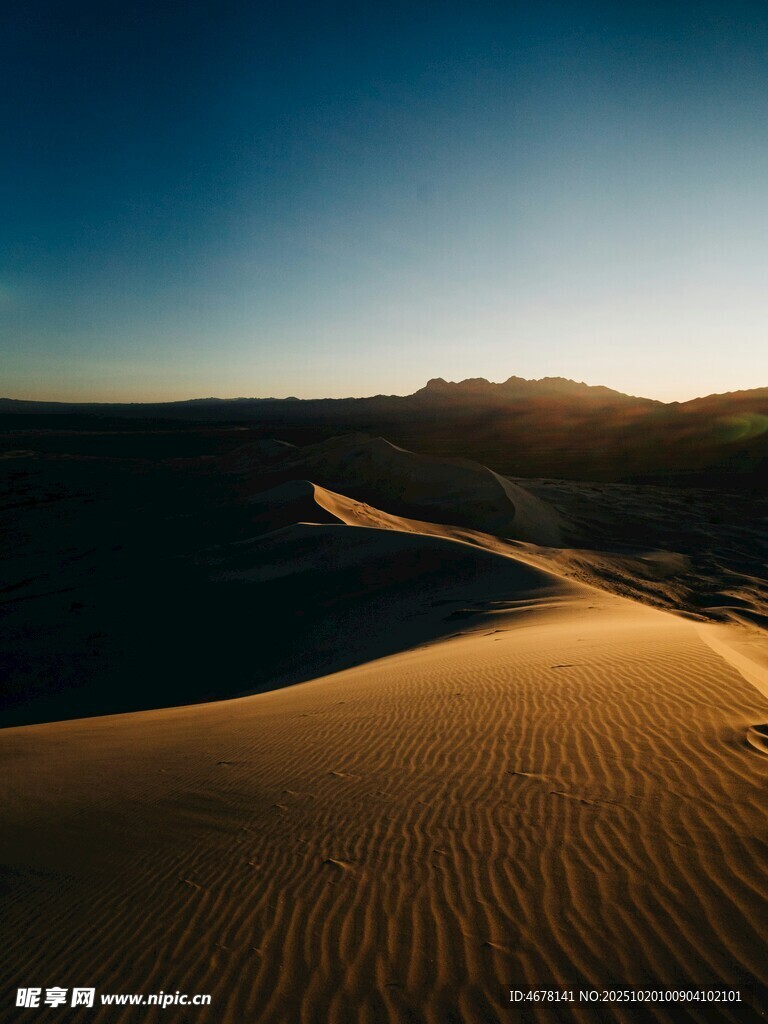 沙漠黄昏美景