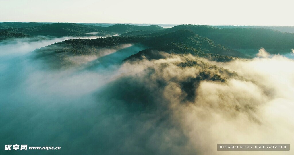 山间云海壮丽景观