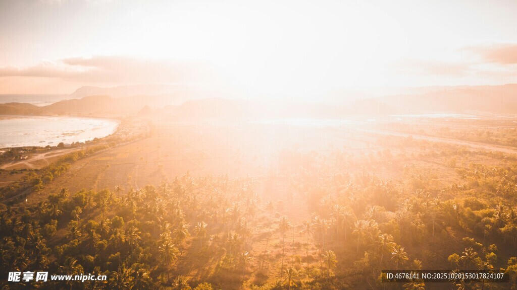 日出时分的广袤大地景观