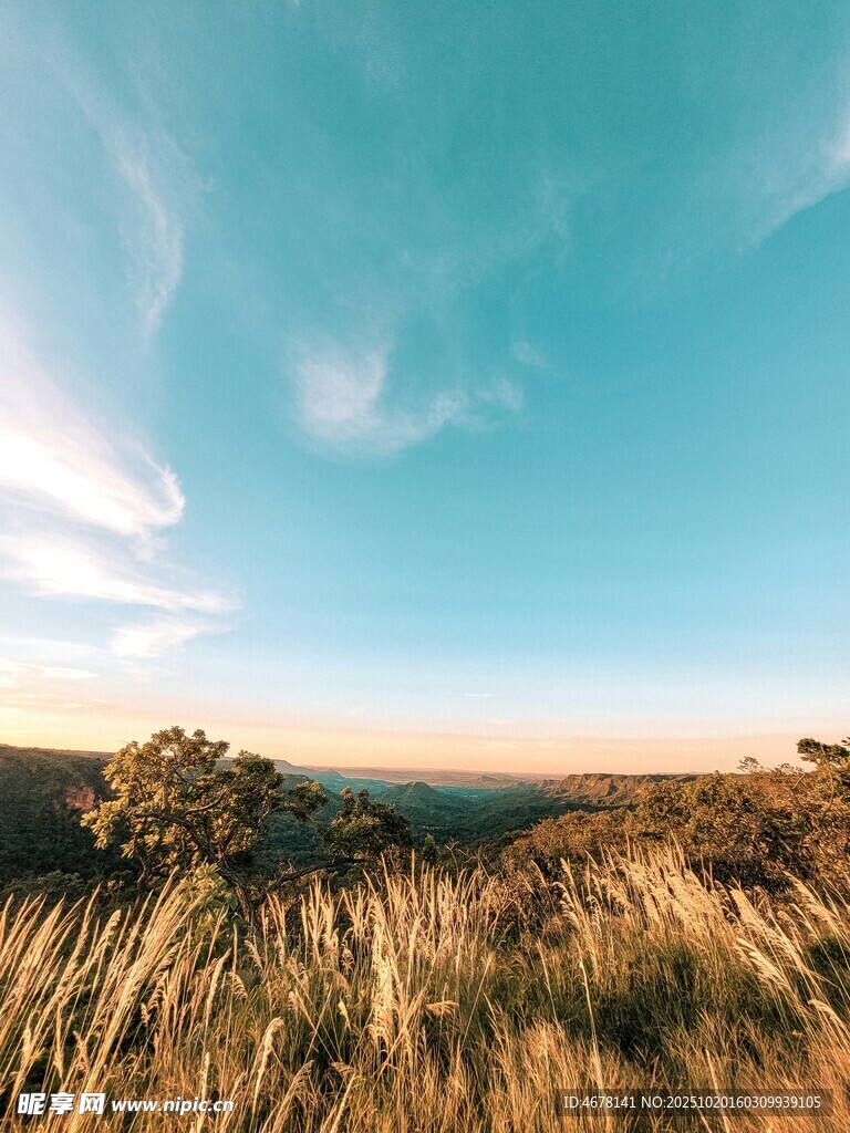 草原上的蓝天美景