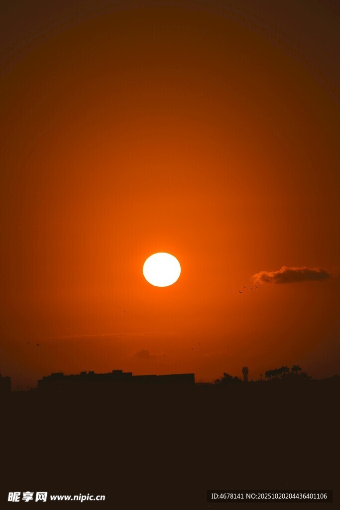 夕阳西下的壮丽天空