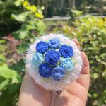 蓝白花朵钩织手工艺品