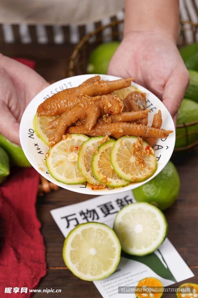 香酥炸物配清新柠檬片