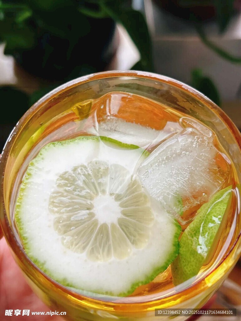 清新柠檬薄荷冰饮