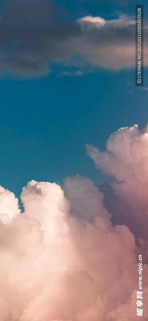 梦幻天空中的壮丽云朵