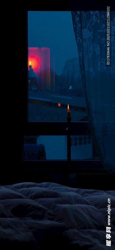 窗边夜色下的温暖床铺
