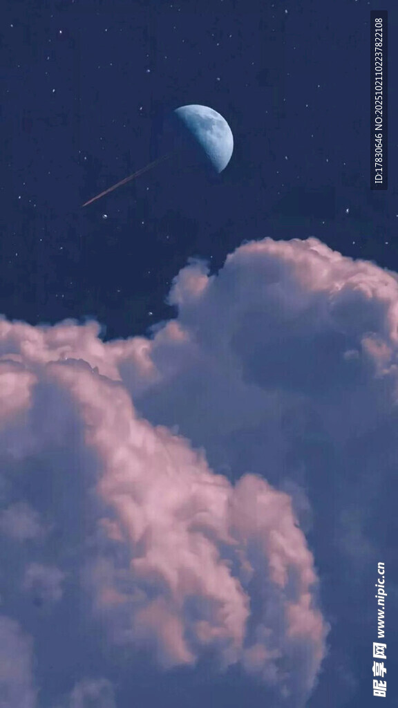 夜空中的月亮与云朵
