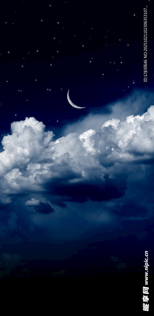 夜空下的云朵与月牙