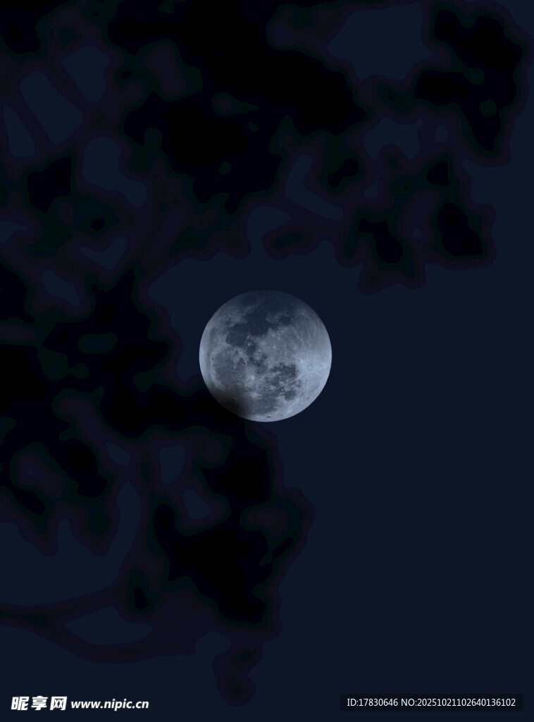 夜空中的朦胧月亮