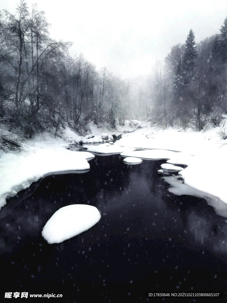 冬日冰封河流雪景