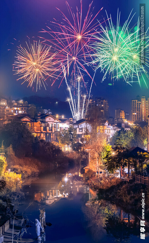 城市夜景烟花绚丽绽放