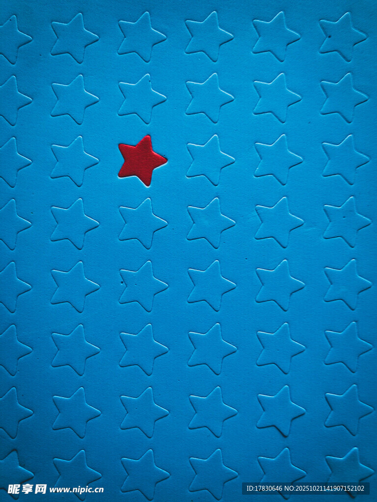 蓝色背景上的红色五角星